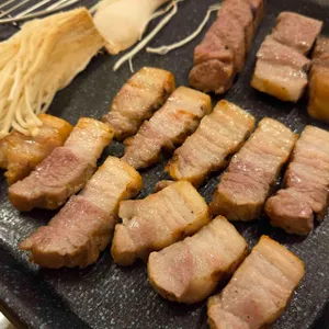 돼돼지 대표 사진