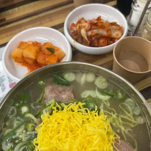 평이담백 뼈칼국수 대표 사진