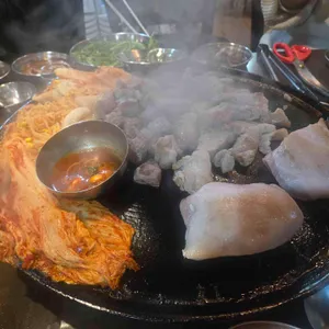 동두천솥뚜껑삼겹살 사진 1