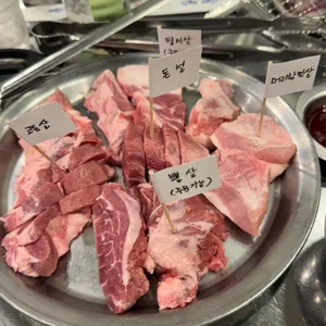 돼지 꿈 꾸는집 사진