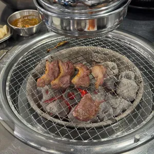 돼지 꿈 꾸는집 대표 사진