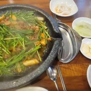 황금유황오리 부추덕 사진