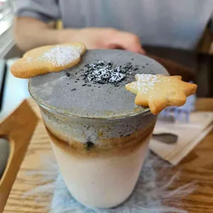 옅은색과 조각들 대표 사진