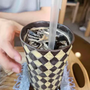 옅은색과 조각들 대표 사진