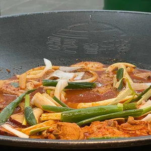 통큰솥뚜껑닭볶음탕 사진