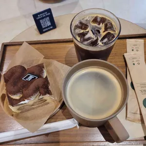 커피앳웍스 사진