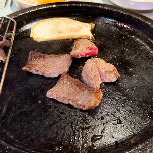 꾸석지돌판한우 사진