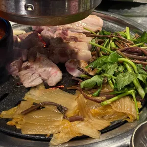 바다를 본 돼지 사진