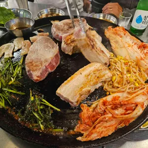 동두천솥뚜껑삼겹살 사진