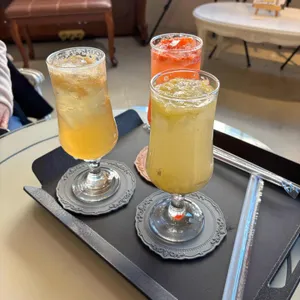 아테네학당 대표 사진