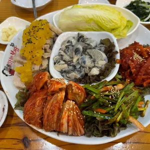 돈통마늘보쌈 사진