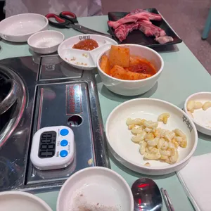 꾸석지돌판한우 대표 사진