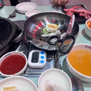 꾸석지돌판한우 사진