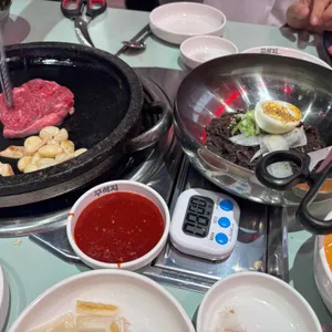 꾸석지돌판한우 사진