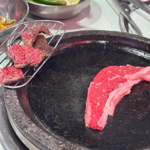 꾸석지돌판한우 사진