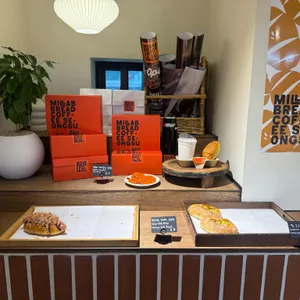 밀랍 커피앤베이커리 리뷰 사진