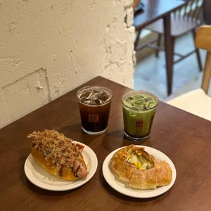 밀랍 커피앤베이커리 사진