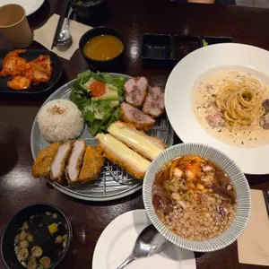 브라운테이블 사진