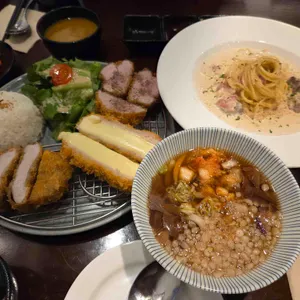 브라운테이블 사진