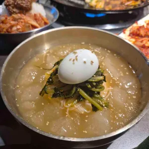 디지버솥삼겹 사진