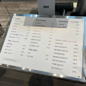 언캐니 리뷰 사진