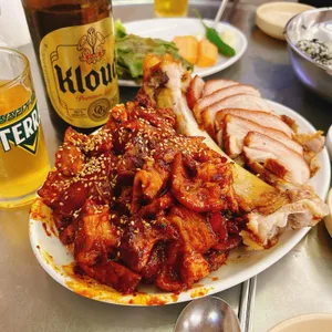 석계원조매운족발 사진 1