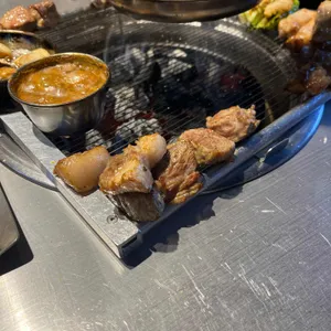 돈멜 대표 사진