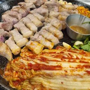 할매솥뚜껑삼겹살 사진