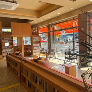 북카페 휴일 리뷰 사진