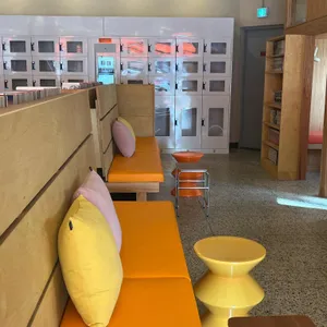 북카페 휴일 대표 사진