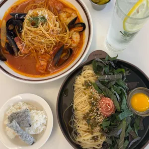 일루스터테이블 사진