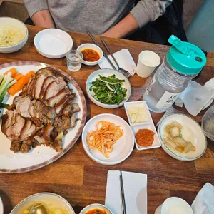 장충유박사왕족발 대표 사진