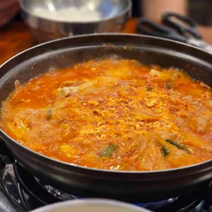 백채 김치찌개 사진