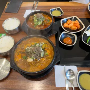 완뚝감자탕 사진