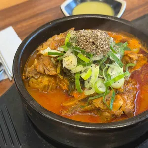 완뚝감자탕 사진