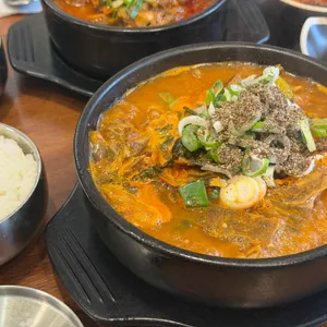 완뚝감자탕 사진