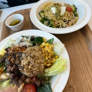 풀이랑 샐러드 사진