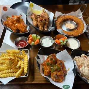 네키드윙즈 사진