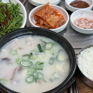 산돼지국밥 사진