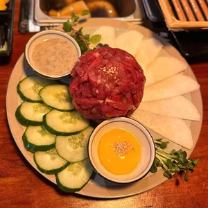 양 많은 눈꽃육회 사진