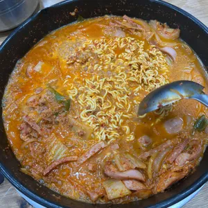 최네집 사진
