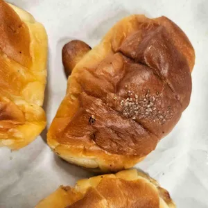 자연도 소금빵 in 사진