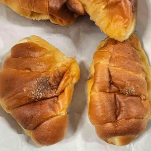 자연도 소금빵 in 사진