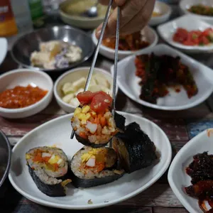 웰빙과일통에빠진돼지들 사진