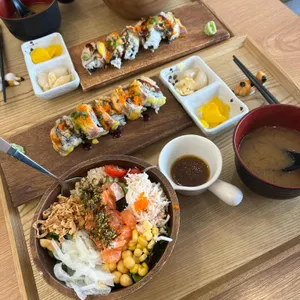 포케품은초밥 사진