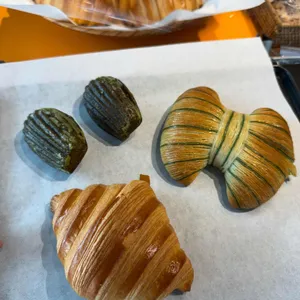 플라워 아티장 베이커리 카페 사진 1