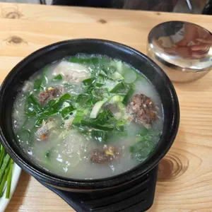 꽃돼지국밥 사진