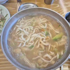 칼국수랑 김치 대표 사진