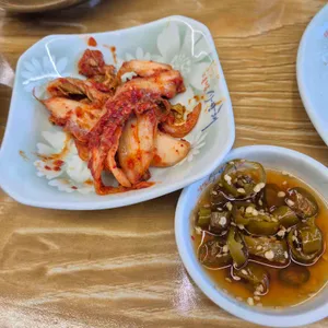 칼국수랑 김치 대표 사진