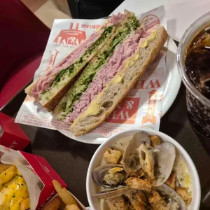 위트앤미트 사진